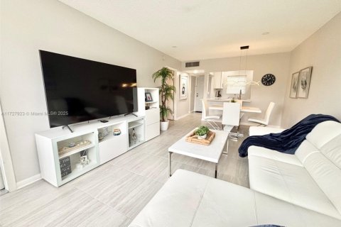 Condo in Lauderdale Lakes, Florida, 1 bedroom  № 1703290 - photo 15