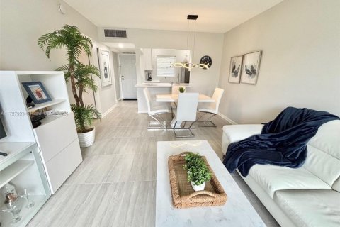 Condo in Lauderdale Lakes, Florida, 1 bedroom  № 1703290 - photo 16