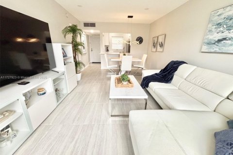 Condo in Lauderdale Lakes, Florida, 1 bedroom  № 1703290 - photo 14