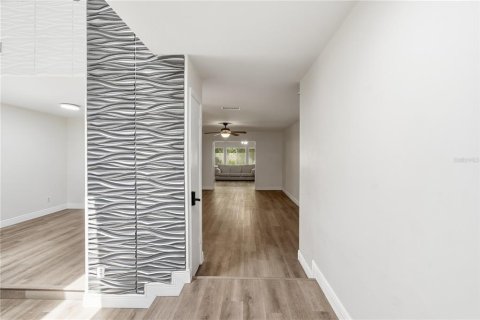 Casa en venta en Winter Springs, Florida, 4 dormitorios, 199.74 m2 № 2152306 - foto 2