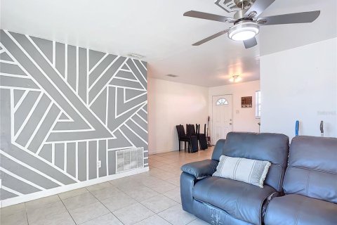 House in Daytona Beach, Florida 3 bedrooms, 104.79 sq.m. № 1524844 - photo 10