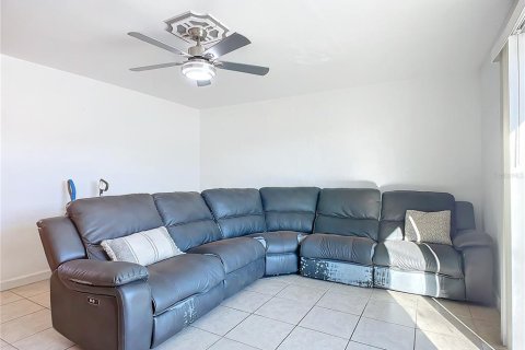 House in Daytona Beach, Florida 3 bedrooms, 104.79 sq.m. № 1524844 - photo 9
