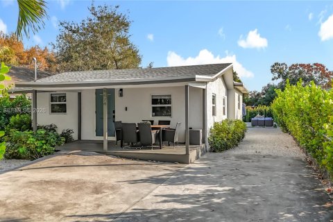 House in Jupiter, Florida 3 bedrooms, 98.85 sq.m. № 2047116 - photo 13