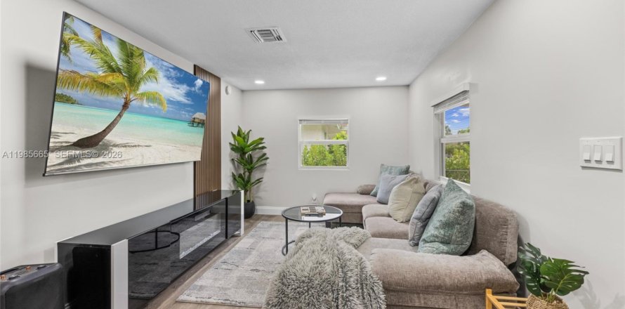 House in Jupiter, Florida 3 bedrooms, 98.85 sq.m. № 2047116