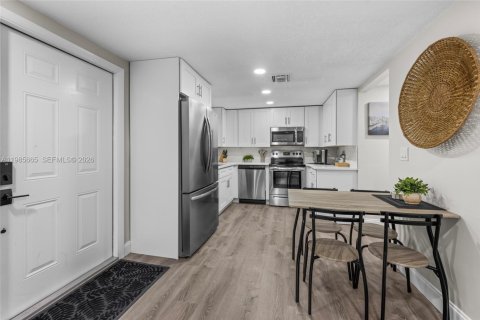 House in Jupiter, Florida 3 bedrooms, 98.85 sq.m. № 2047116 - photo 2