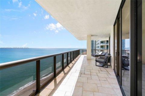 Condo in Sunny Isles Beach, Florida, 3 bedrooms  № 2169191 - photo 14