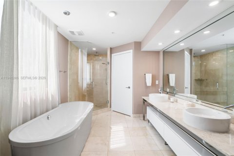 Condo in Sunny Isles Beach, Florida, 3 bedrooms  № 2169191 - photo 10