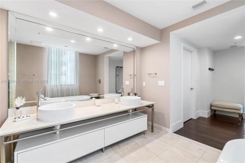 Condo in Sunny Isles Beach, Florida, 3 bedrooms  № 2169191 - photo 11