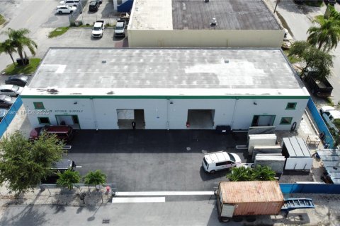 Купить коммерческую недвижимость в Хайалиа, Флорида № 2037260 - фото 9