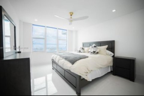 Condominio en venta en Miami Beach, Florida, 2 dormitorios, 196.95 m2 № 2058046 - foto 14