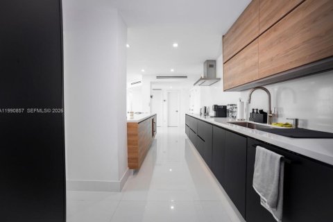 Condominio en venta en Miami Beach, Florida, 2 dormitorios, 196.95 m2 № 2058046 - foto 12
