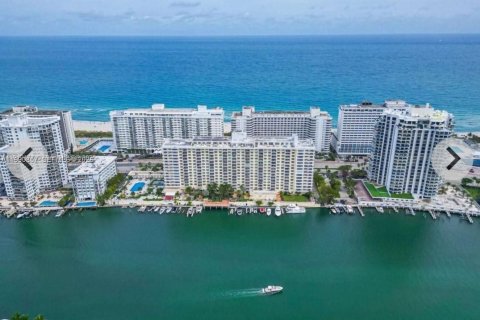 Condominio en venta en Miami Beach, Florida, 2 dormitorios, 196.95 m2 № 2058046 - foto 30