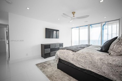 Condominio en venta en Miami Beach, Florida, 2 dormitorios, 196.95 m2 № 2058046 - foto 16