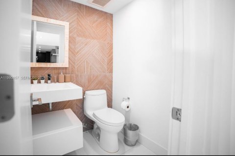 Condominio en venta en Miami Beach, Florida, 2 dormitorios, 196.95 m2 № 2058046 - foto 26