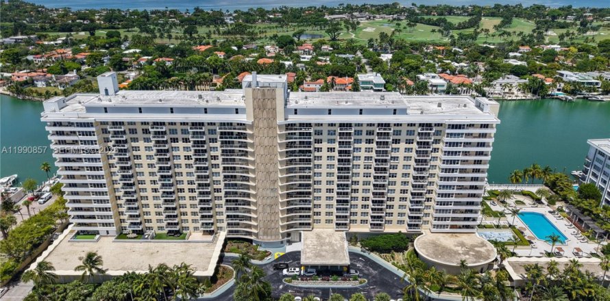 Condominio en Miami Beach, Florida, 2 dormitorios  № 2058046