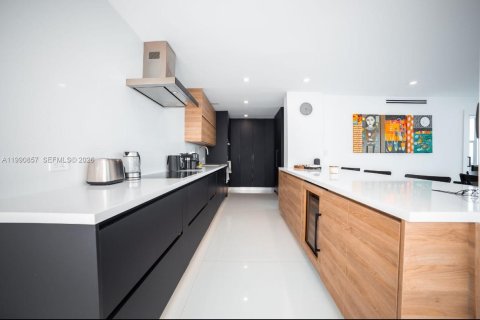 Condominio en venta en Miami Beach, Florida, 2 dormitorios, 196.95 m2 № 2058046 - foto 9