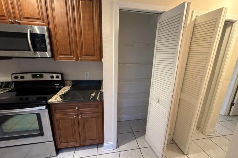 Casa en venta en Lake Mary, Florida, 3 dormitorios, 193.33 m2 № 1832786 - foto 7