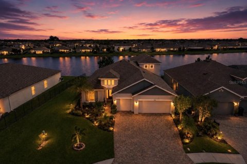 House in Palmetto, Florida 5 bedrooms, 270.81 sq.m. № 2156663 - photo 4