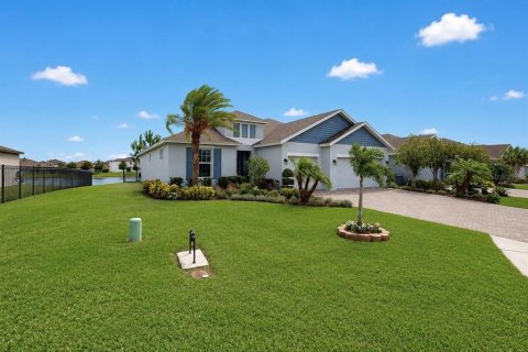 House in Palmetto, Florida 5 bedrooms, 270.81 sq.m. № 2156663 - photo 2
