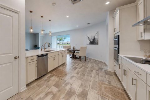 House in Palmetto, Florida 5 bedrooms, 270.81 sq.m. № 2156663 - photo 13