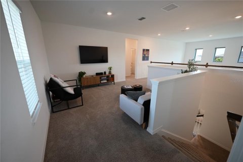 House in Apopka, Florida 4 bedrooms, 239.87 sq.m. № 1907383 - photo 25