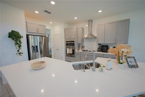 House in Apopka, Florida 4 bedrooms, 239.87 sq.m. № 1907383 - photo 11