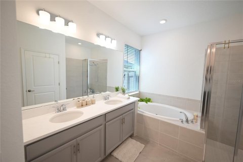 House in Apopka, Florida 4 bedrooms, 239.87 sq.m. № 1907383 - photo 21