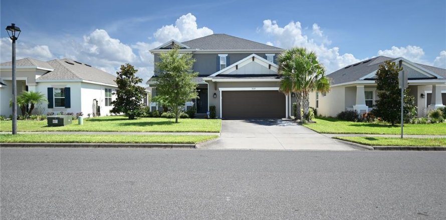 House in Apopka, Florida 4 bedrooms, 239.87 sq.m. № 1907383