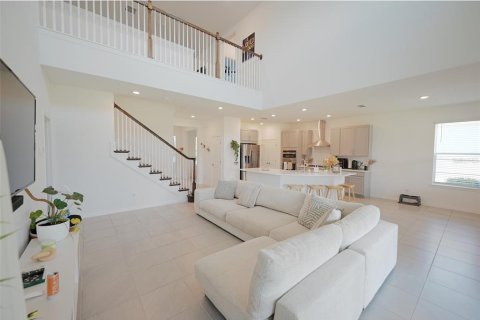 House in Apopka, Florida 4 bedrooms, 239.87 sq.m. № 1907383 - photo 10