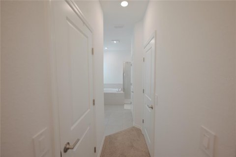 House in Apopka, Florida 4 bedrooms, 239.87 sq.m. № 1907383 - photo 18
