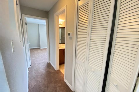Condo in Orlando, Florida, 2 bedrooms  № 1812854 - photo 16