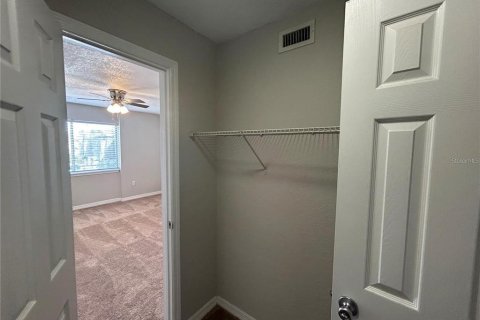 Condo in Orlando, Florida, 2 bedrooms  № 1812854 - photo 12