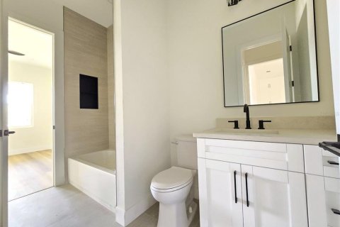 Casa en venta en Saint Petersburg, Florida, 4 dormitorios, 217.48 m2 № 2145427 - foto 14
