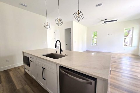 Casa en venta en Saint Petersburg, Florida, 4 dormitorios, 217.48 m2 № 2145427 - foto 10
