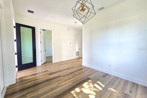 Casa en venta en Saint Petersburg, Florida, 4 dormitorios, 217.48 m2 № 2145427 - foto 5