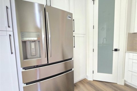 Casa en venta en Saint Petersburg, Florida, 4 dormitorios, 217.48 m2 № 2145427 - foto 9