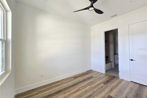 Casa en venta en Saint Petersburg, Florida, 4 dormitorios, 217.48 m2 № 2145427 - foto 13
