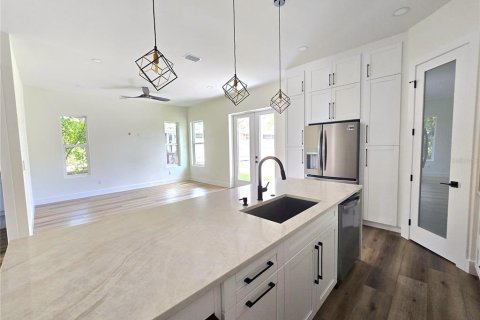 Casa en venta en Saint Petersburg, Florida, 4 dormitorios, 217.48 m2 № 2145427 - foto 11