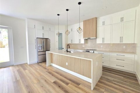 Casa en venta en Saint Petersburg, Florida, 4 dormitorios, 217.48 m2 № 2145427 - foto 6