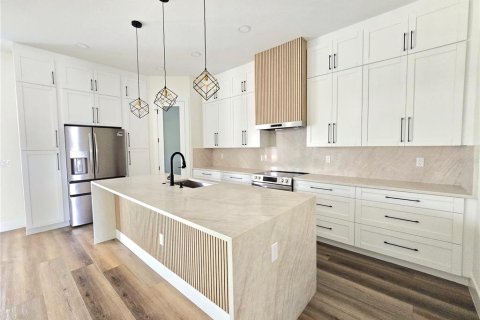 Casa en venta en Saint Petersburg, Florida, 4 dormitorios, 217.48 m2 № 2145427 - foto 7