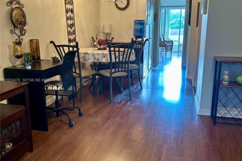 Condo in Miami, Florida, 1 bedroom  № 2036187 - photo 9