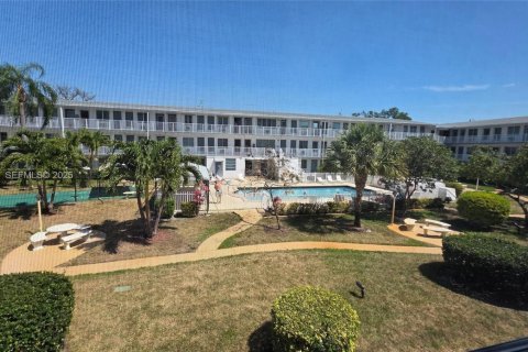 Condo in Miami, Florida, 1 bedroom  № 2036187 - photo 4