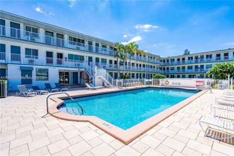 Condo in Miami, Florida, 1 bedroom  № 2036187 - photo 2