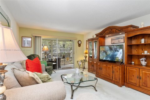 Condo in Coconut Creek, Florida, 2 bedrooms  № 1738535 - photo 5