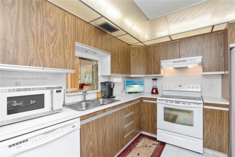 Condo in Coconut Creek, Florida, 2 bedrooms  № 1738535 - photo 6