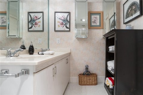 Condo in Coconut Creek, Florida, 2 bedrooms  № 1738535 - photo 11