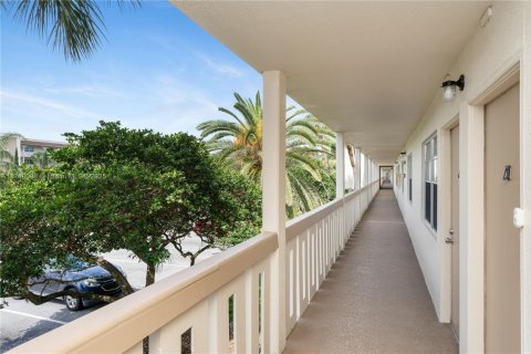 Condo in Coconut Creek, Florida, 2 bedrooms  № 1738535 - photo 4