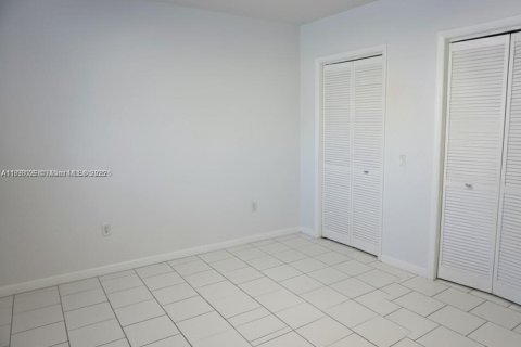 Condo in Coral Gables, Florida, 1 bedroom № 1949841 - photo 7