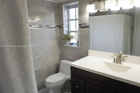 Condo in Coral Gables, Florida, 1 bedroom № 1949841 - photo 5