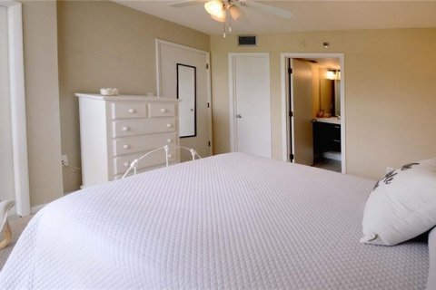 Condo in Port Charlotte, Florida, 2 bedrooms  № 2198908 - photo 9